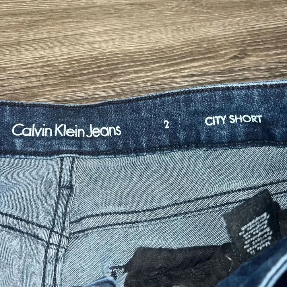 Calvin Klein City Short, Color Blue Size 2 - Picture 4 of 6